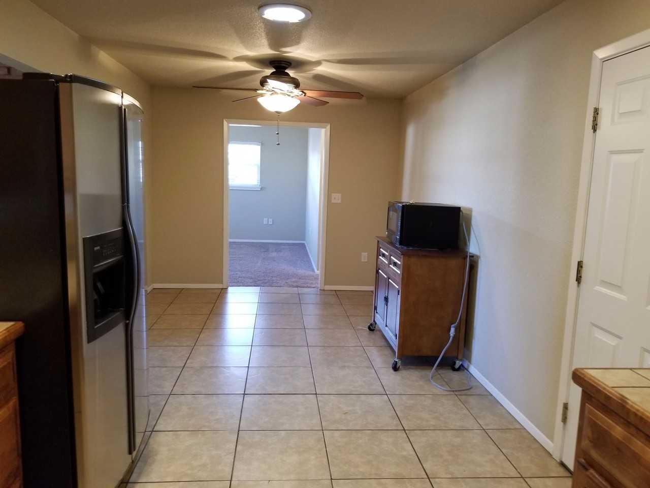 913 W Yucca Ave - Photo 7 of 18