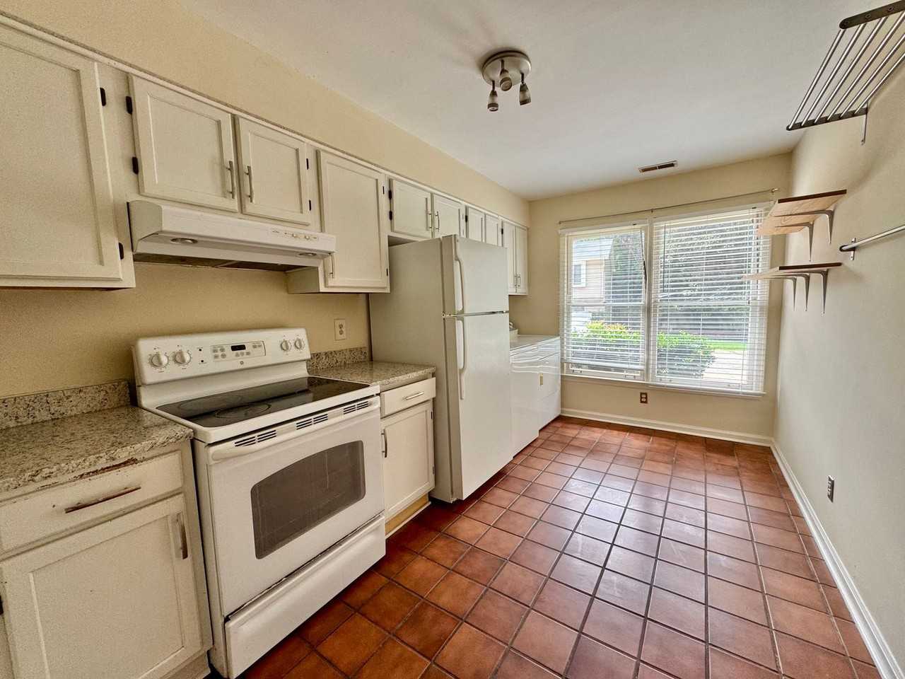 875 Martin Luther King Jr Blvd - Photo 3 of 9