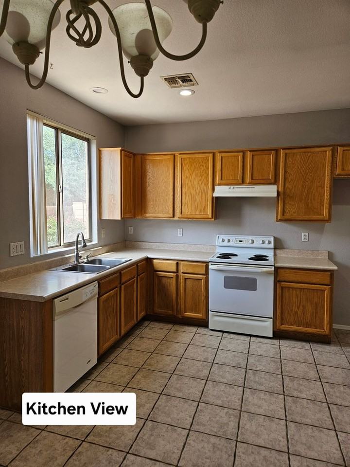 931 E Sherri Dr - Photo 5 of 21