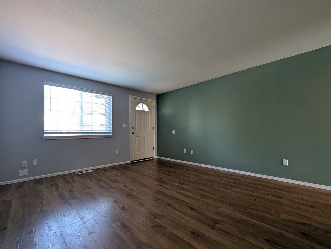 3657 Westleigh St - Photo 3 of 25