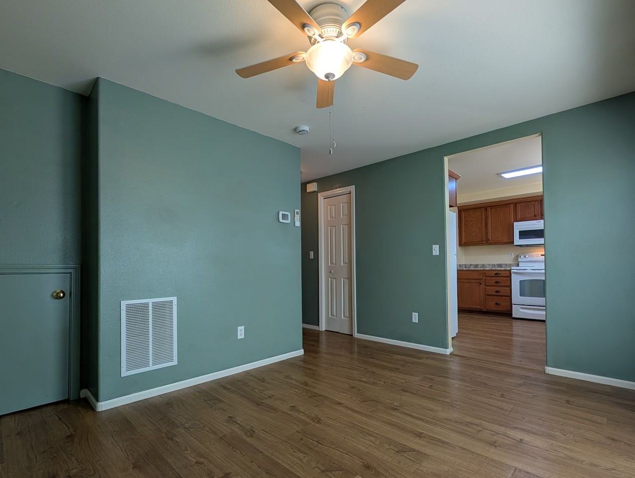 3657 Westleigh St - Photo 7 of 25