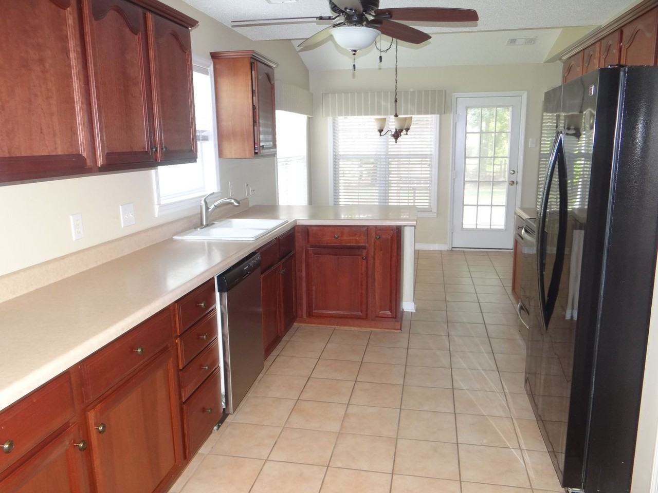 2528 Oriole Dr - Photo 2 of 22