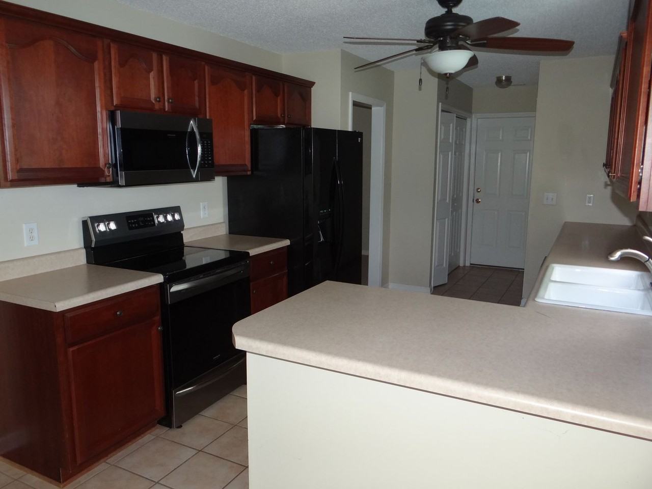 2528 Oriole Dr - Photo 3 of 22