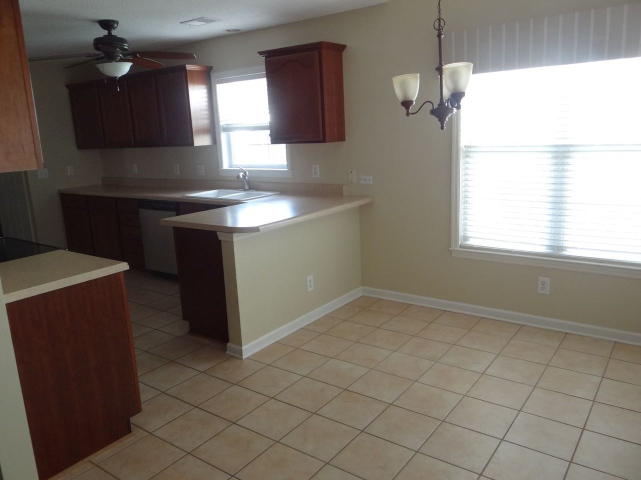 2528 Oriole Dr - Photo 4 of 22
