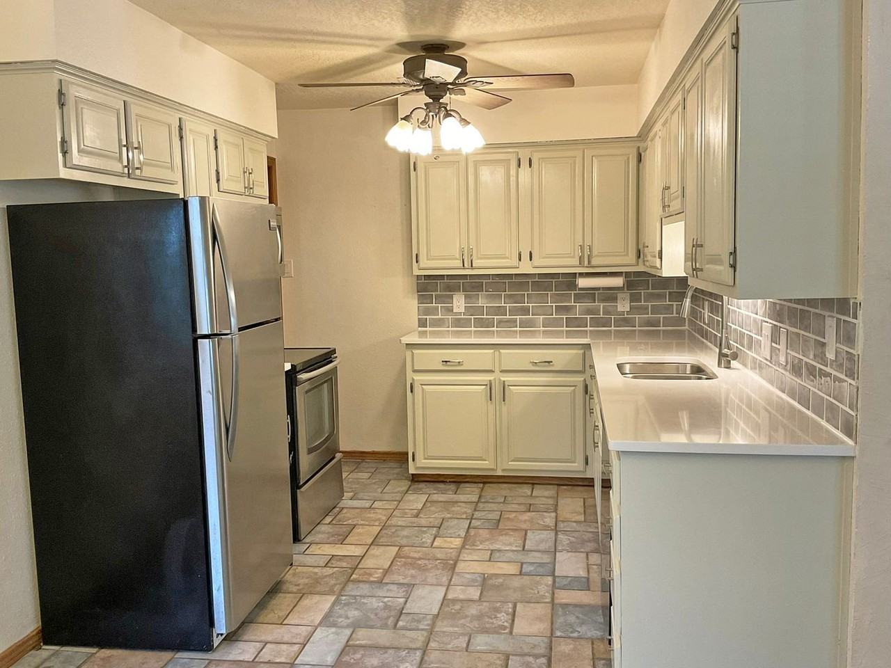 2407 Arbor Cir - Photo 6 of 22