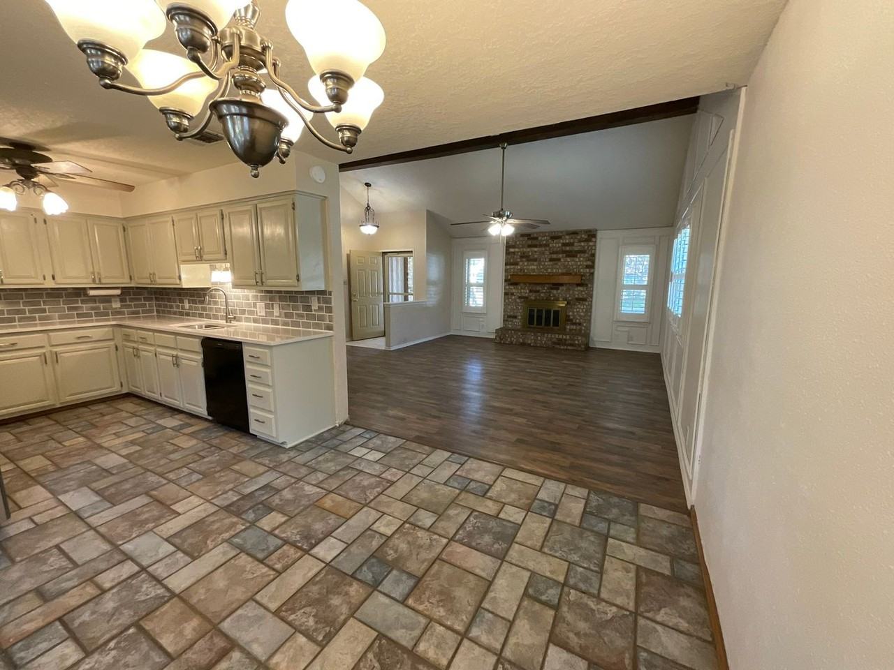 2407 Arbor Cir - Photo 7 of 22