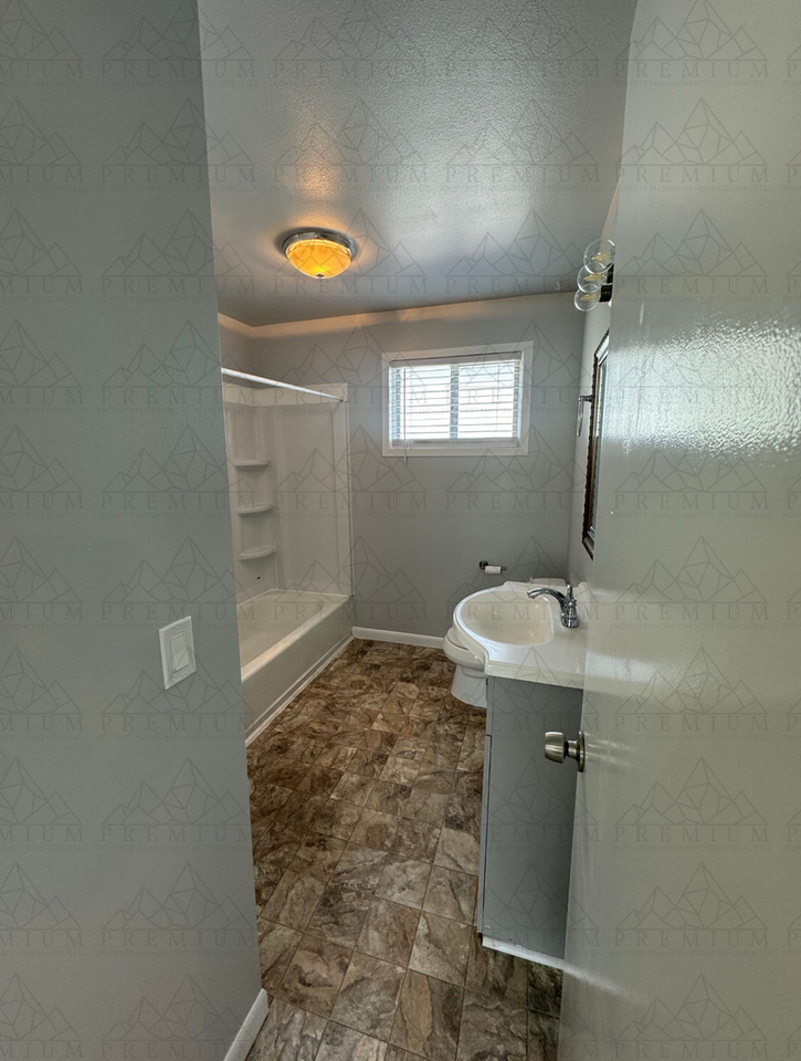 402 Mccoy St - Photo 4 of 12