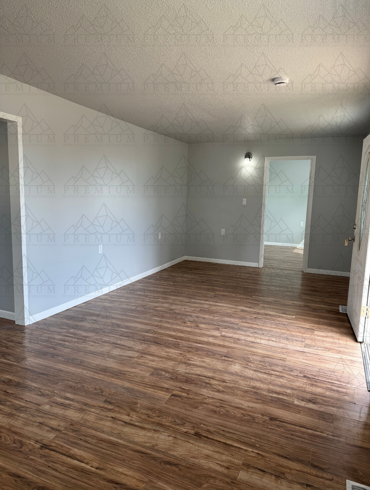 402 Mccoy St - Photo 6 of 12