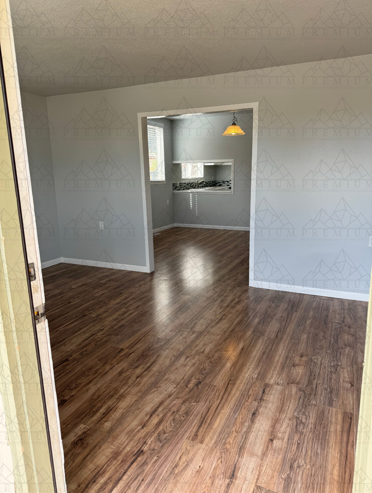 402 Mccoy St - Photo 7 of 12