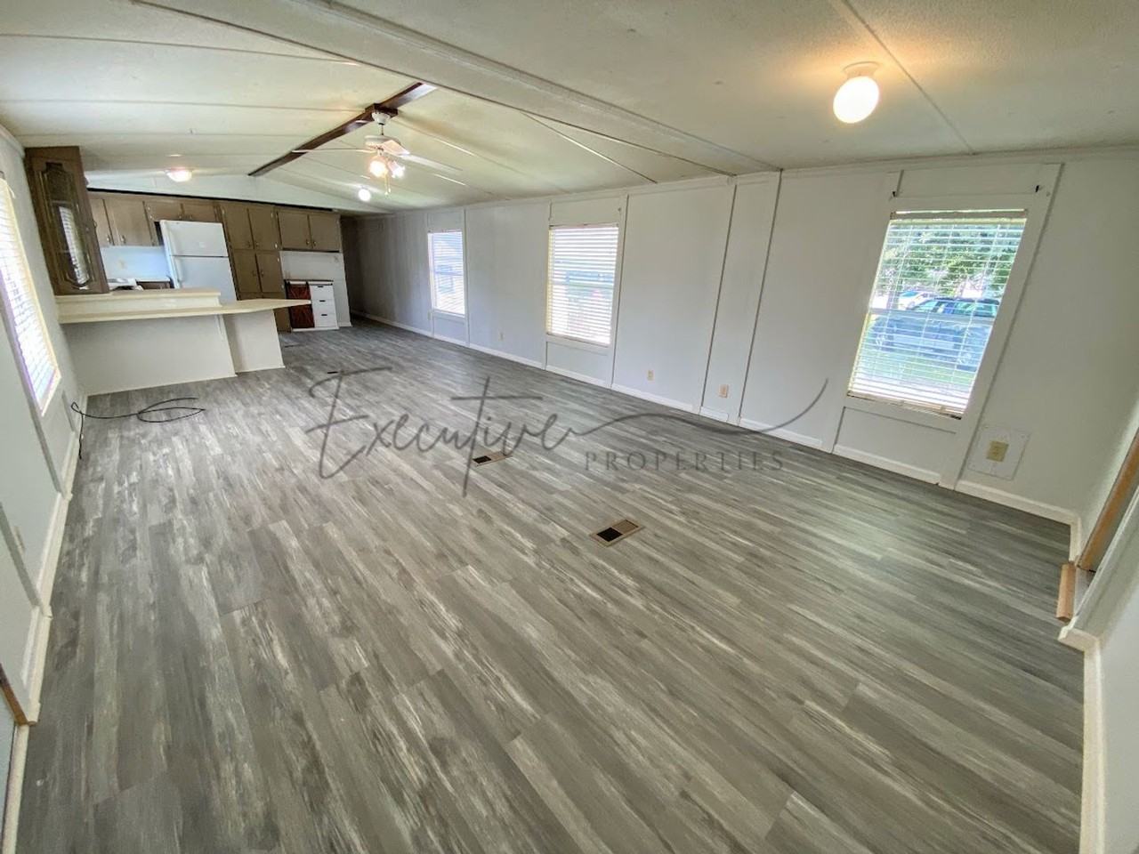 307 N Kinney Ave - Photo 2 of 15