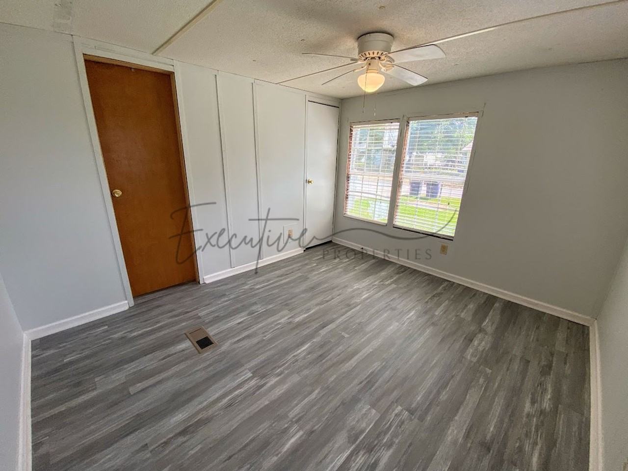 307 N Kinney Ave - Photo 7 of 15