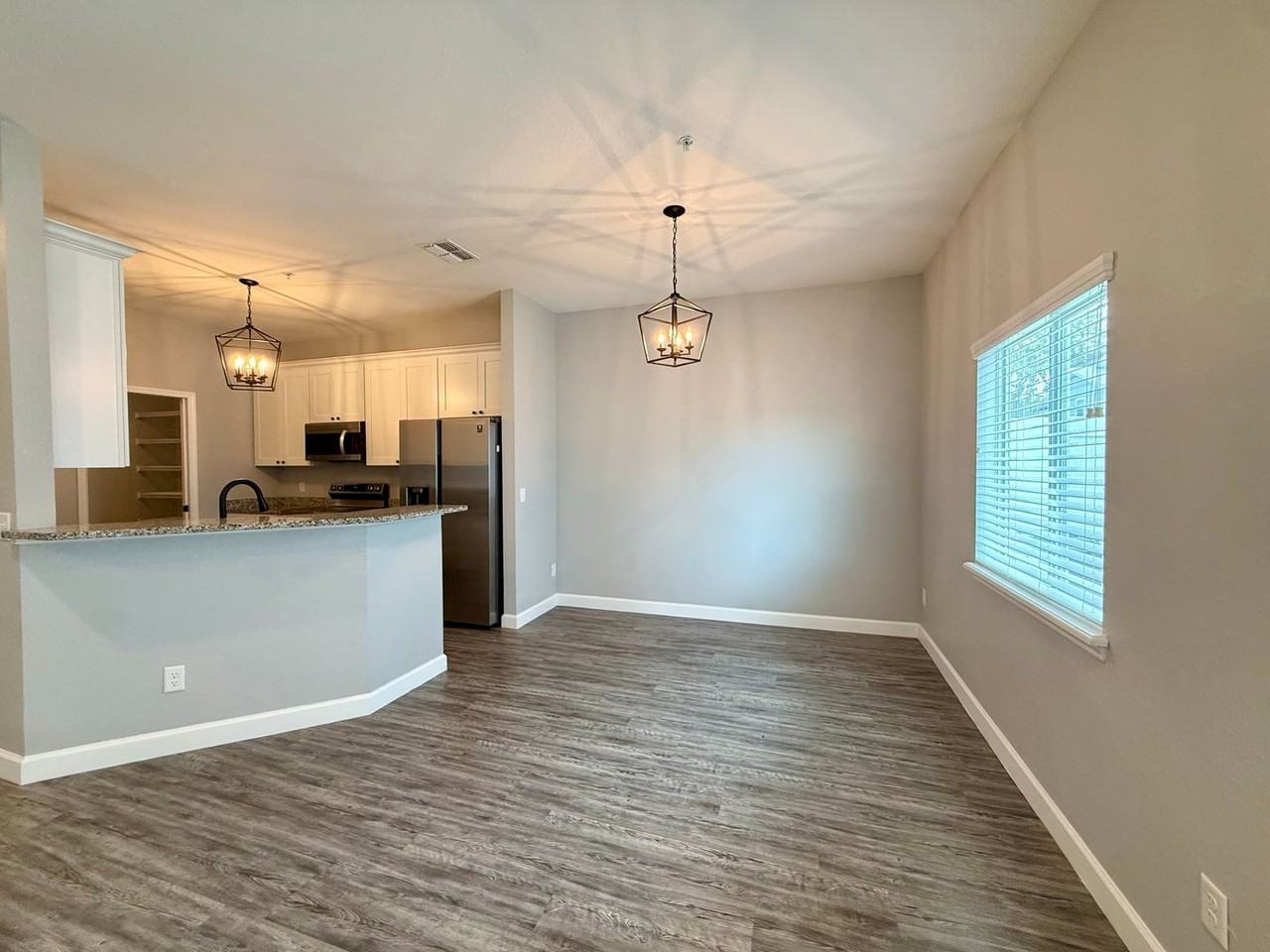 2531 Pine Pl - Photo 6 of 32