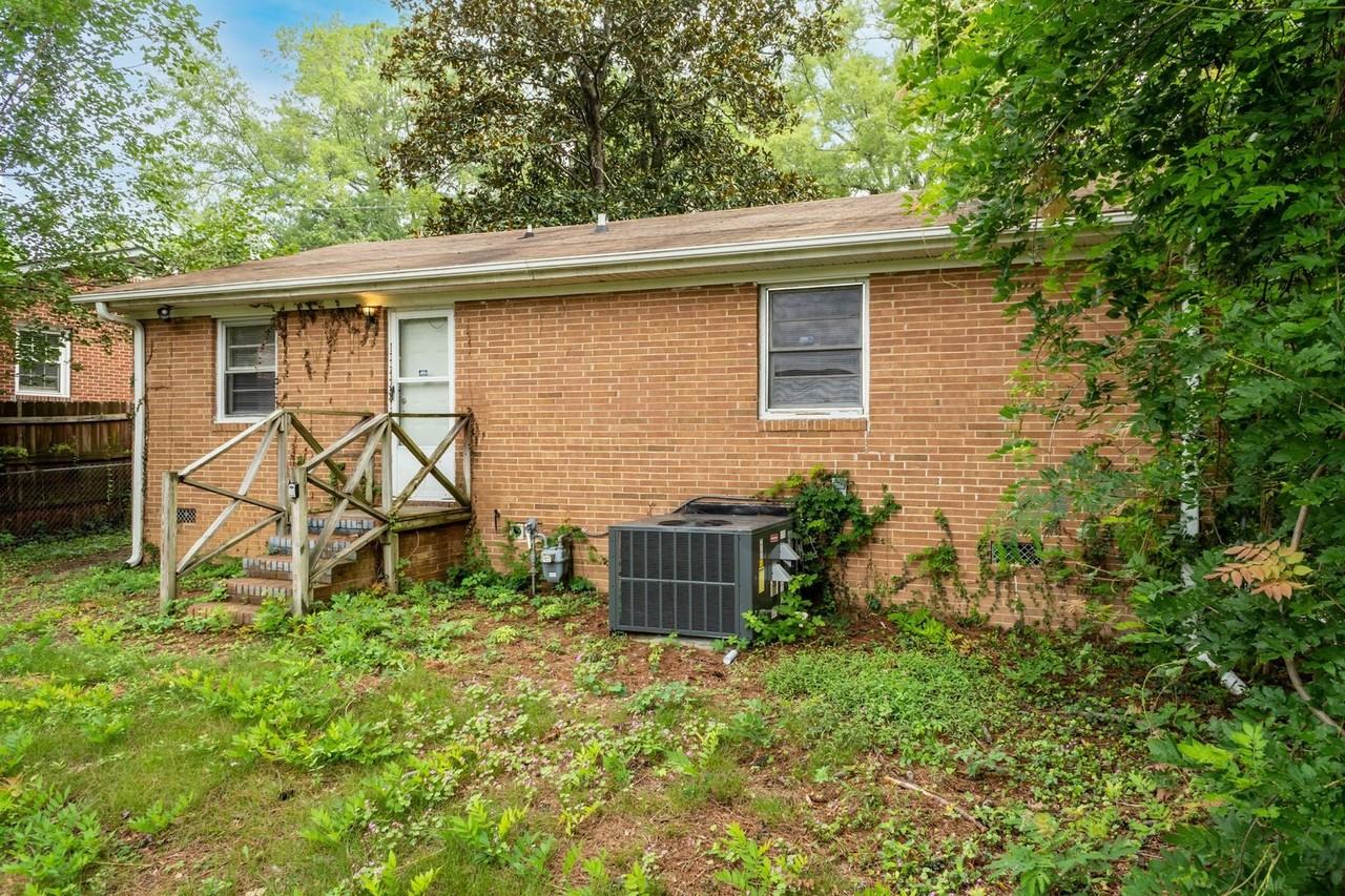 1210 Truman St - Photo 2 of 18