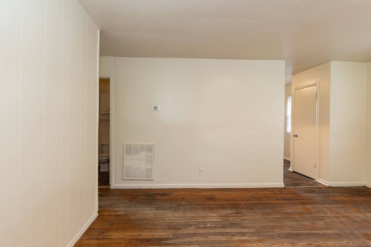 1210 Truman St - Photo 4 of 18