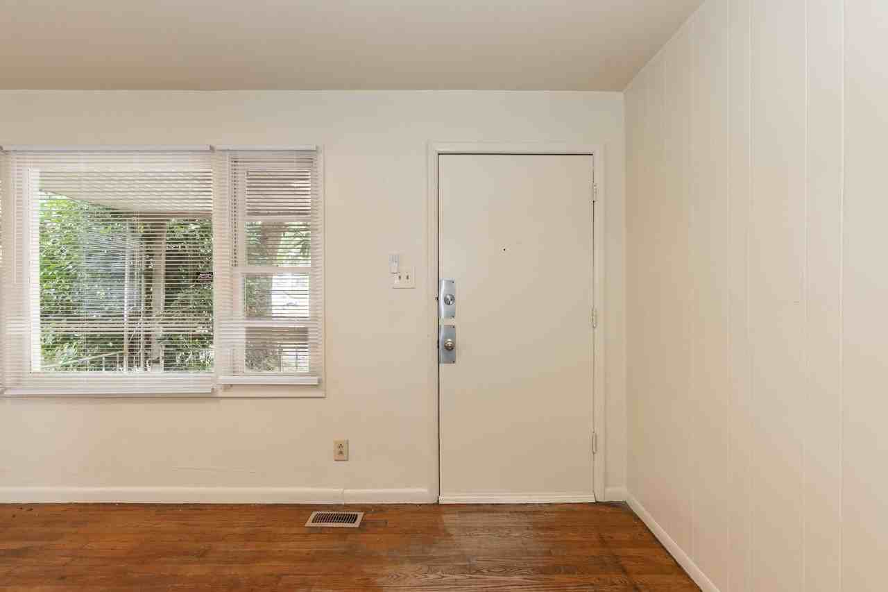 1210 Truman St - Photo 5 of 18