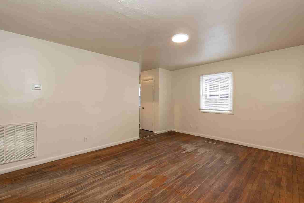 1210 Truman St - Photo 6 of 18