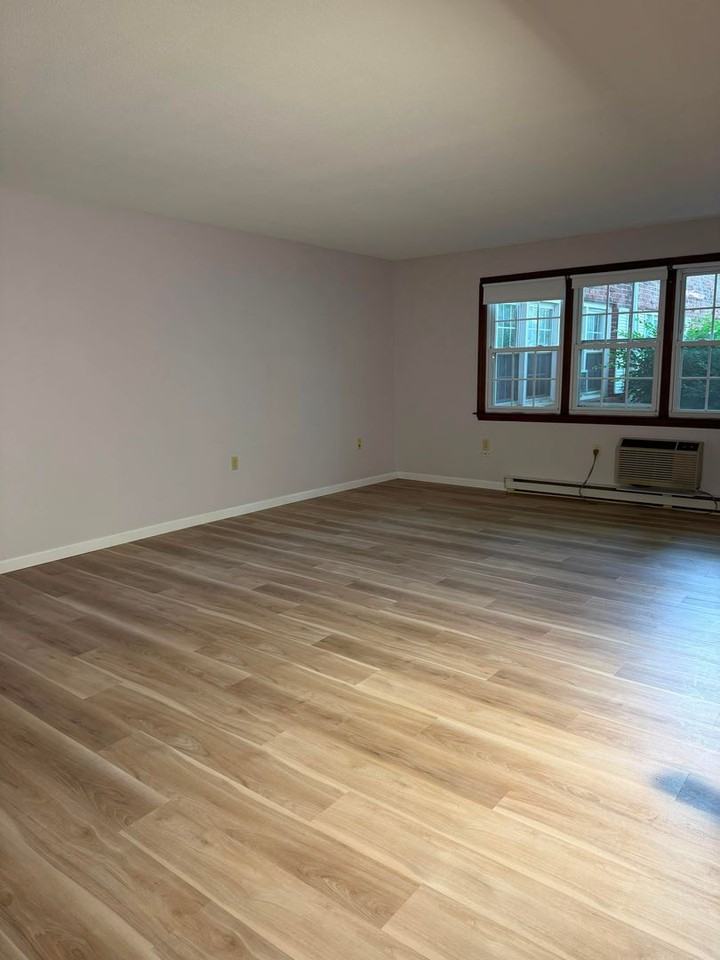 100 Laura Lane - Photo 3 of 14