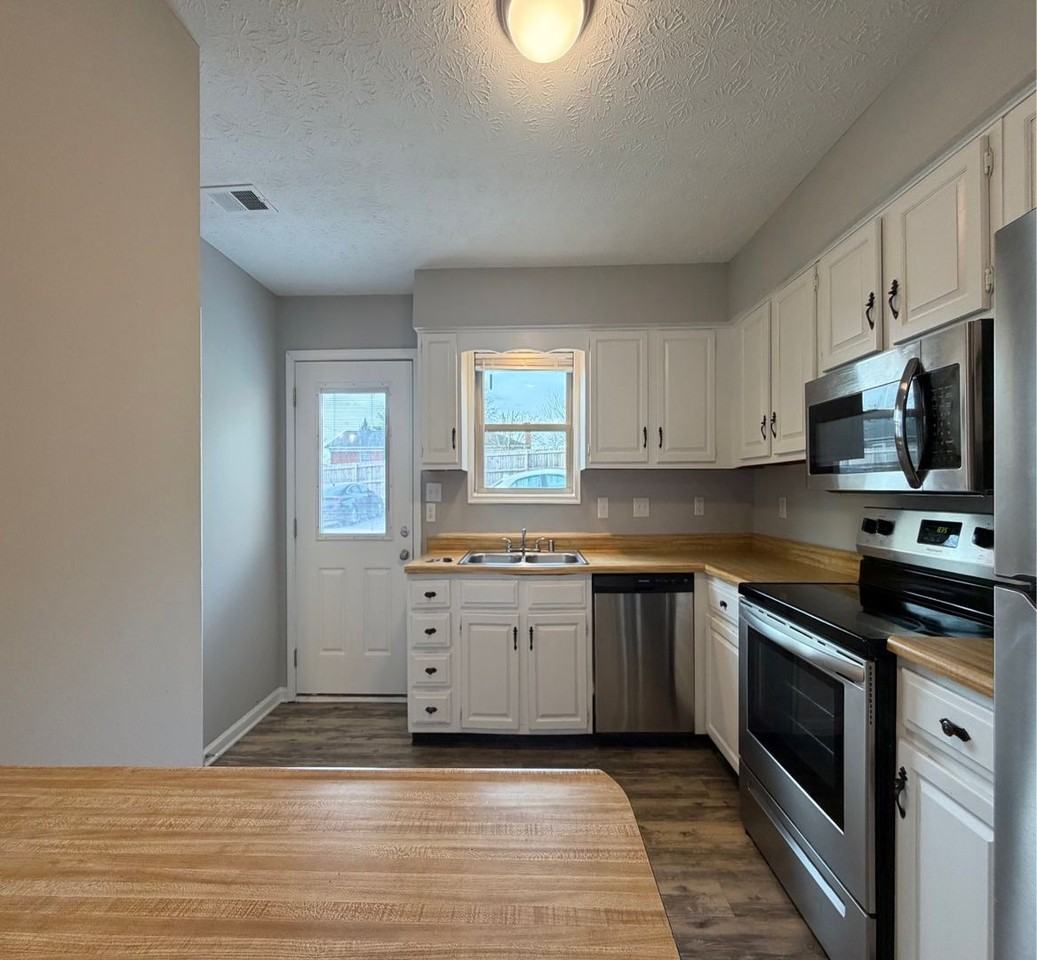 421 Garden City Dr. - Photo 5 of 11