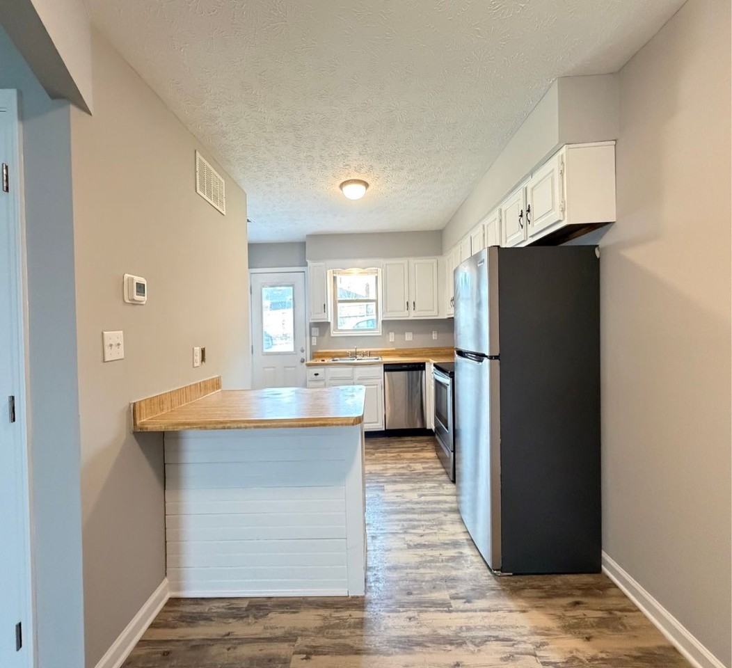 421 Garden City Dr. - Photo 6 of 11