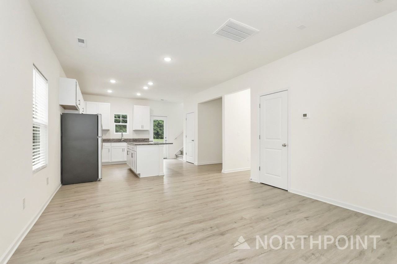 4105 Snyder Dr - Photo 4 of 20
