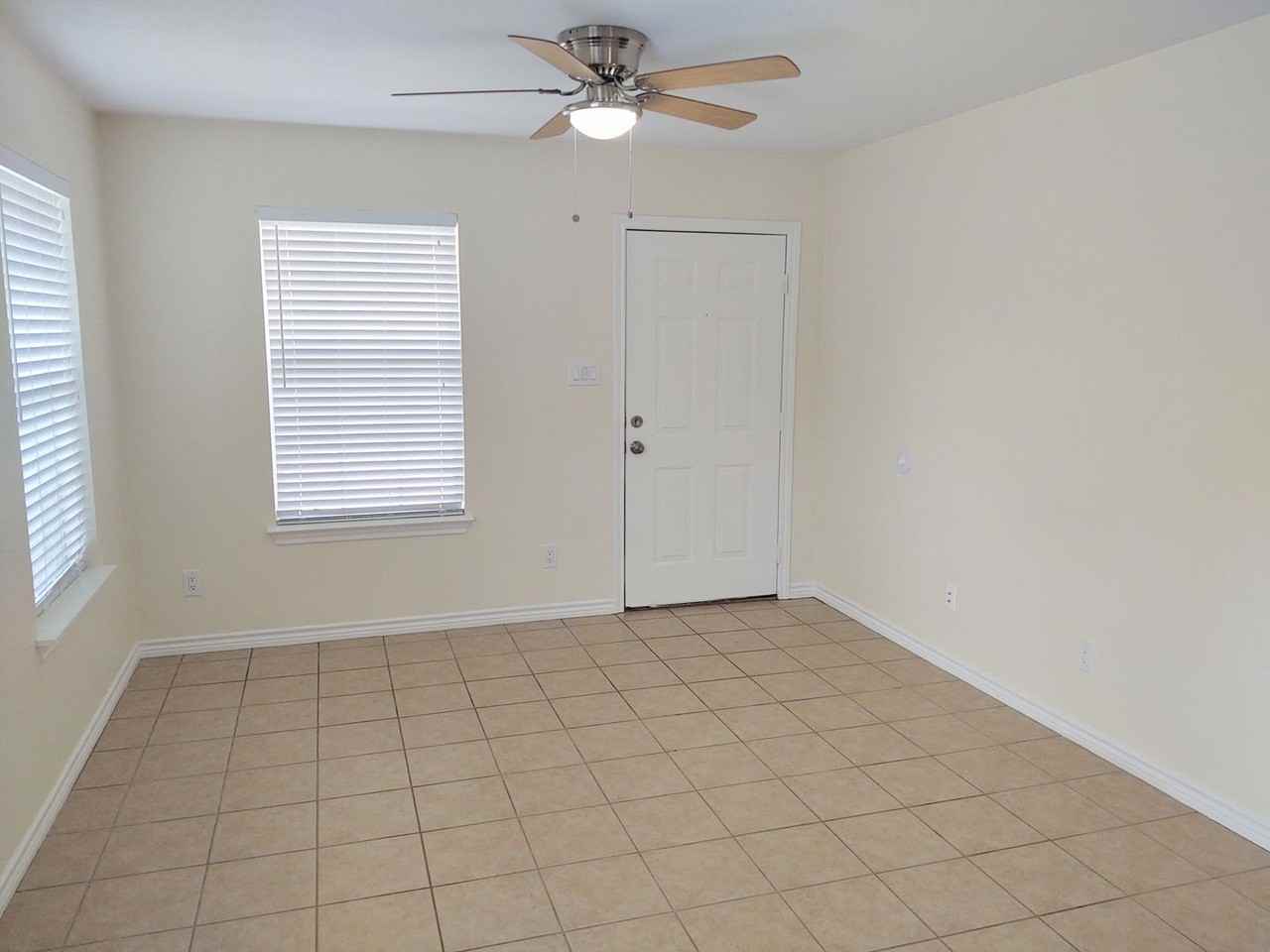 805 N Washington St #D - Photo 2 of 13
