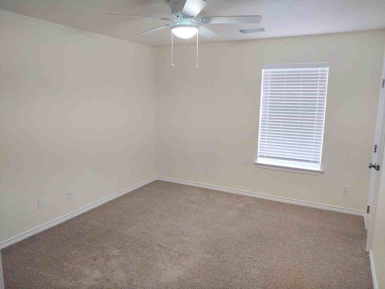 805 N Washington St #D - Photo 4 of 13
