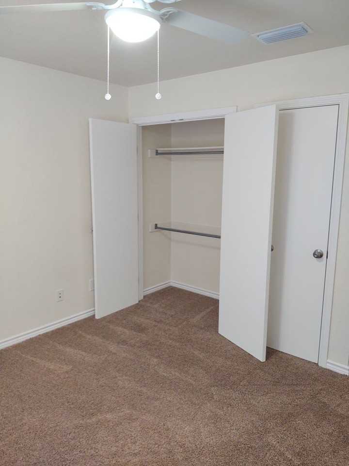 805 N Washington St #D - Photo 5 of 13