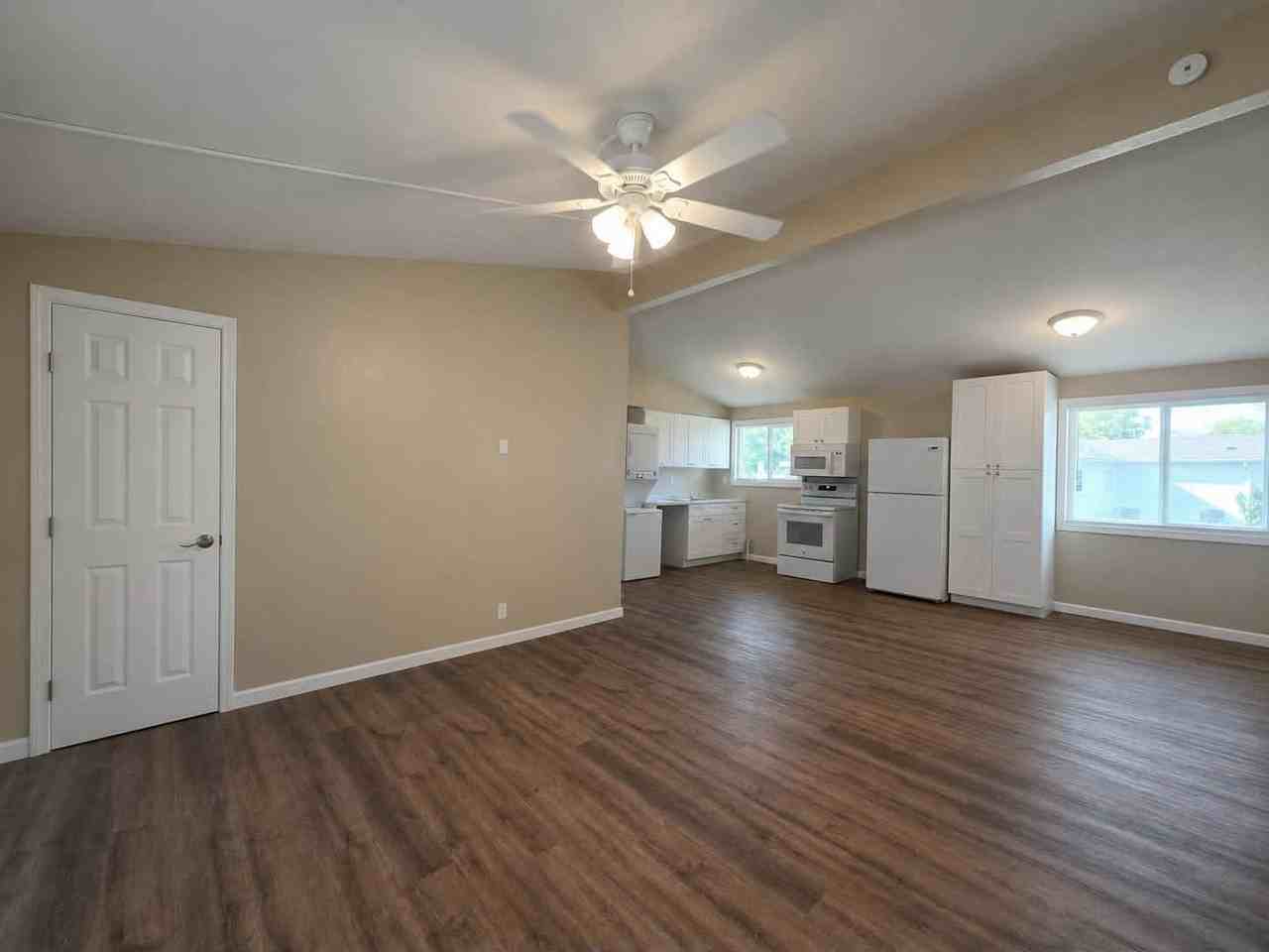 1201 W 18th St - Photo 2 of 17