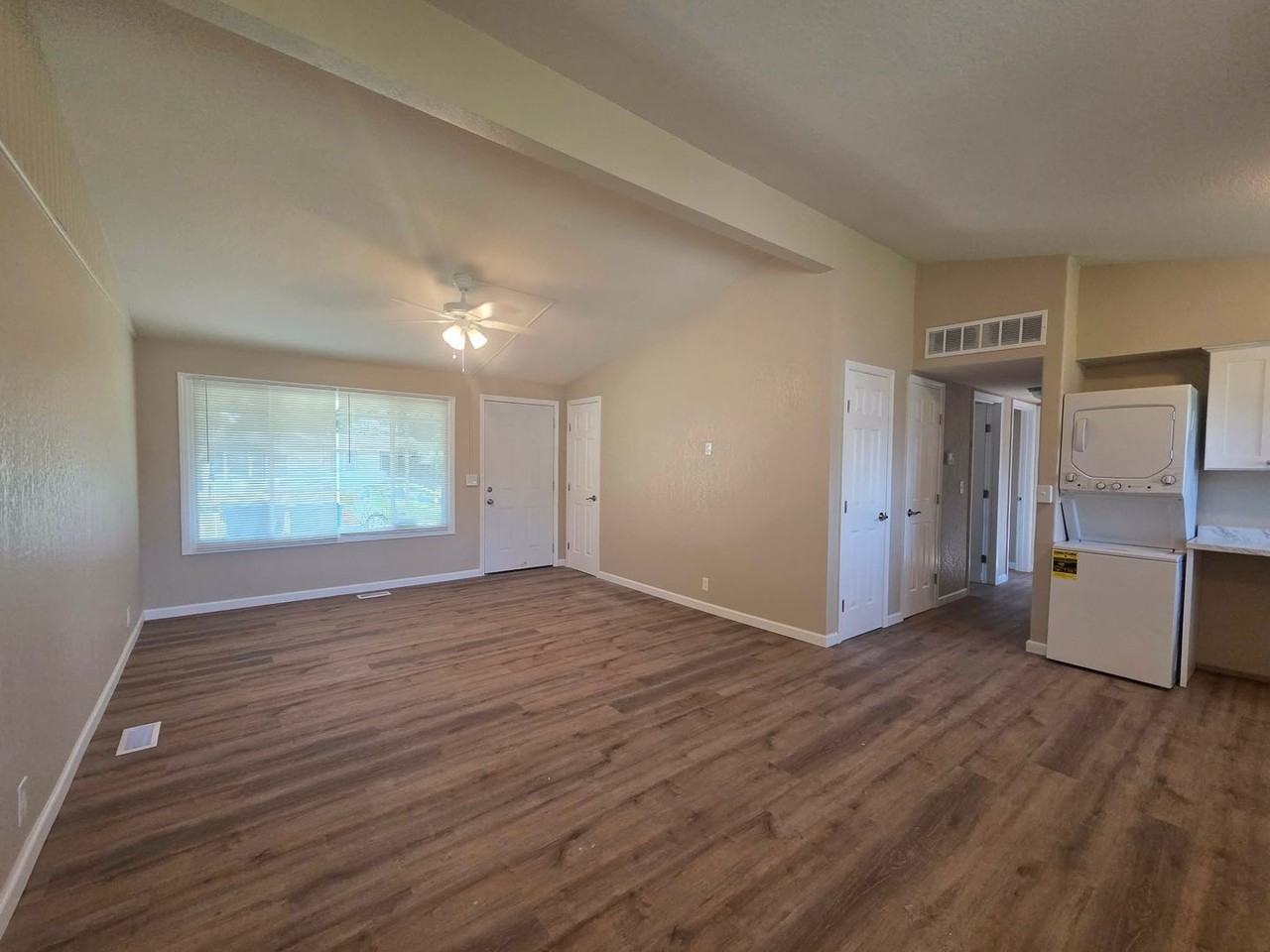 1201 W 18th St - Photo 3 of 17