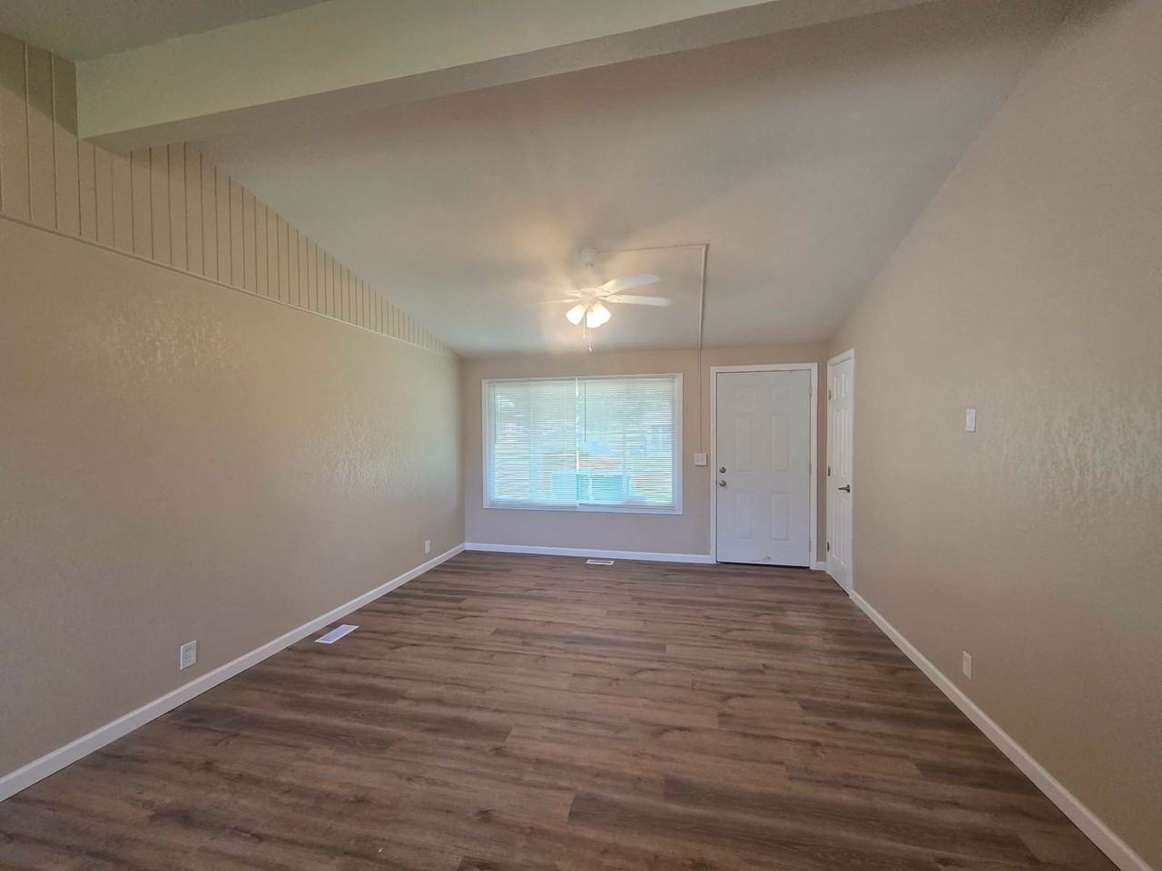 1201 W 18th St - Photo 4 of 17