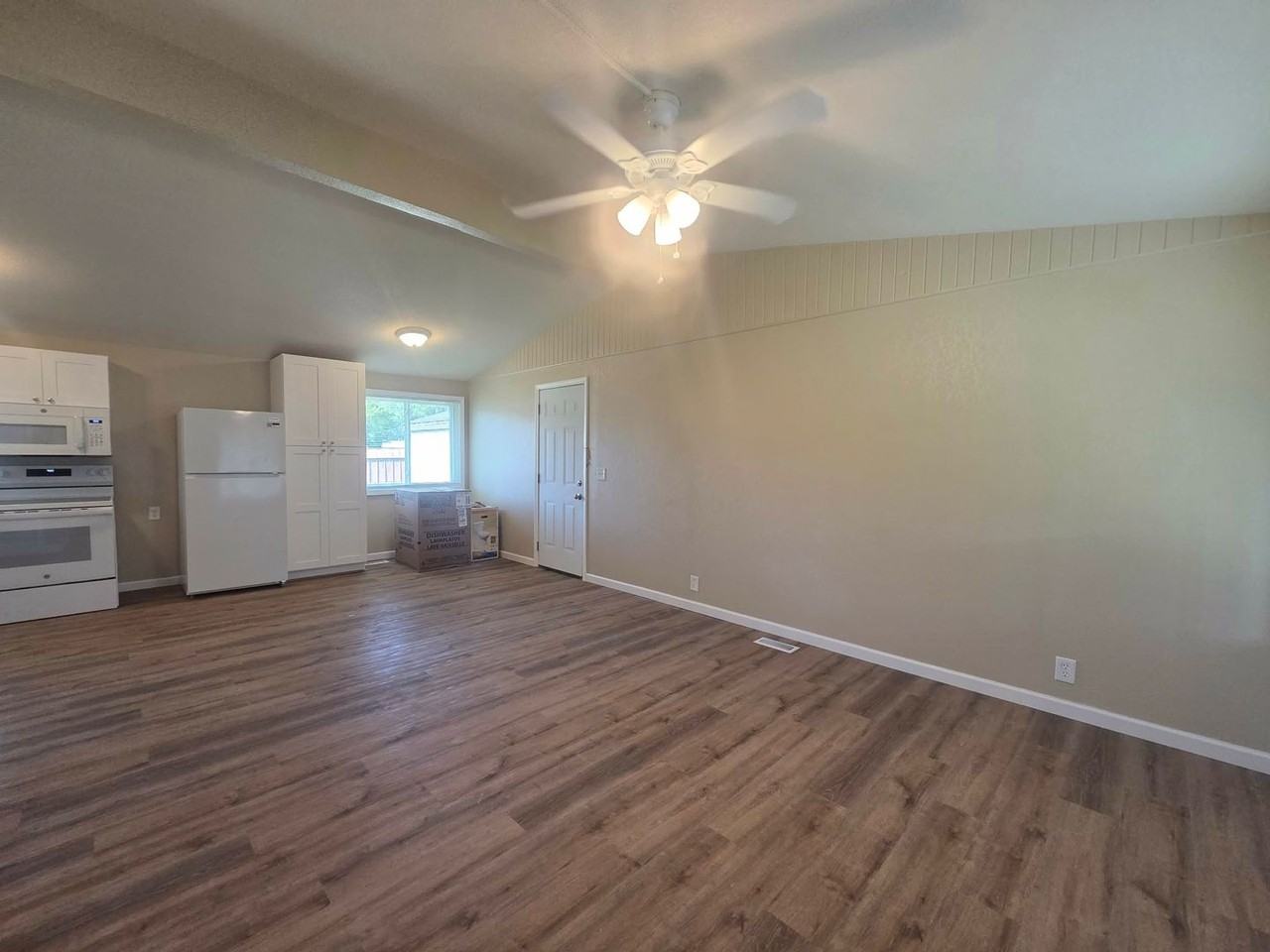 1201 W 18th St - Photo 5 of 17