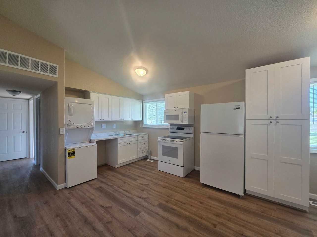 1201 W 18th St - Photo 6 of 17