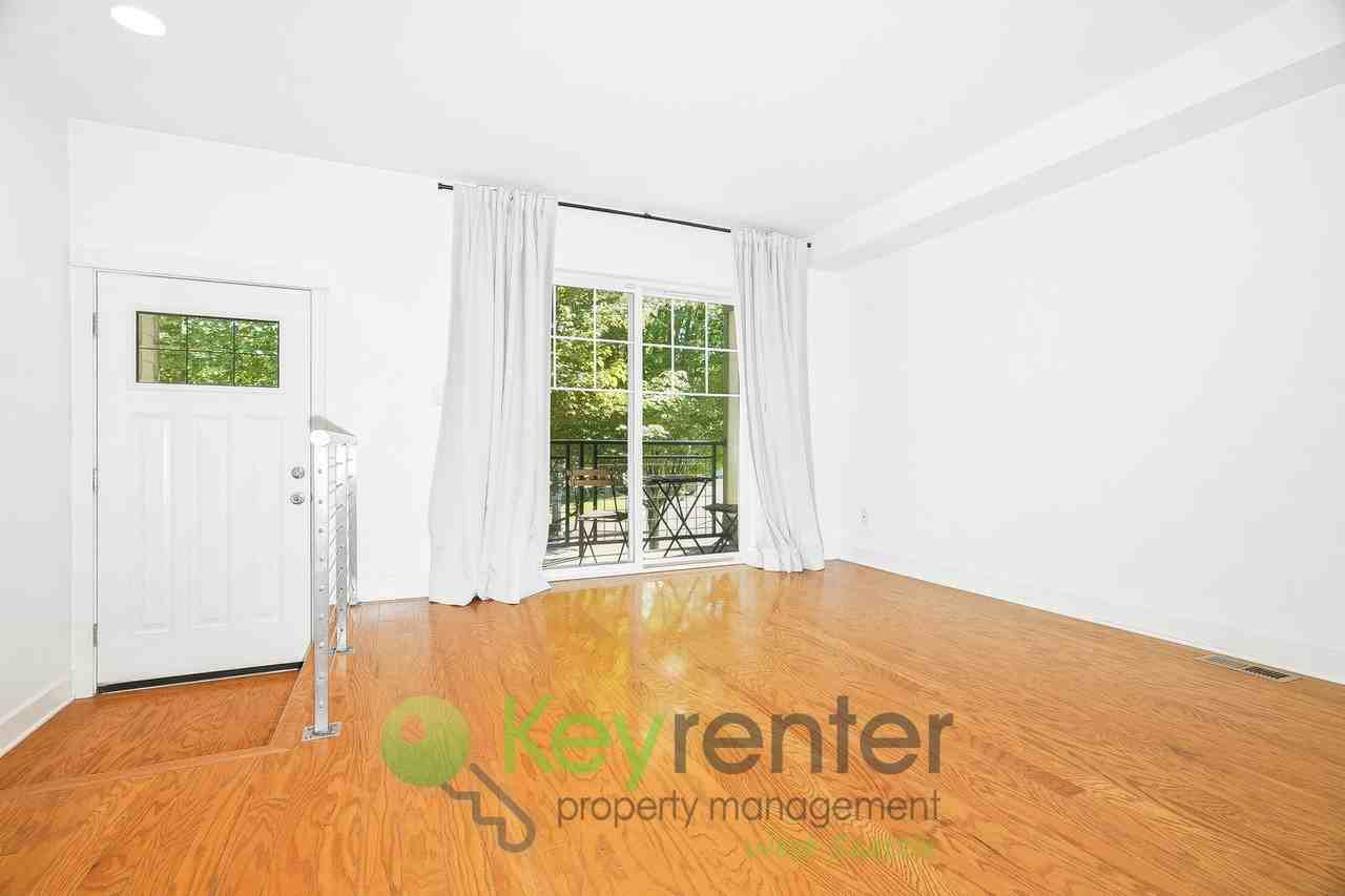 2634 Sw Myrtle St - Photo 7 of 33