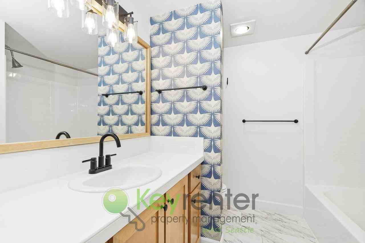 2634 Sw Myrtle St - Photo 4 of 33