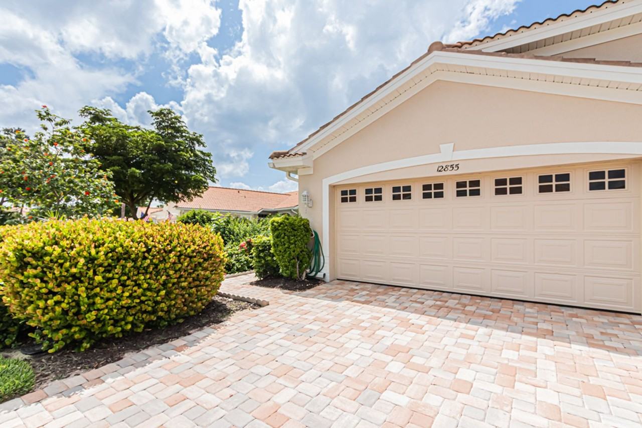 12855 Devonshire Lakes Cir - Photo 2 of 49