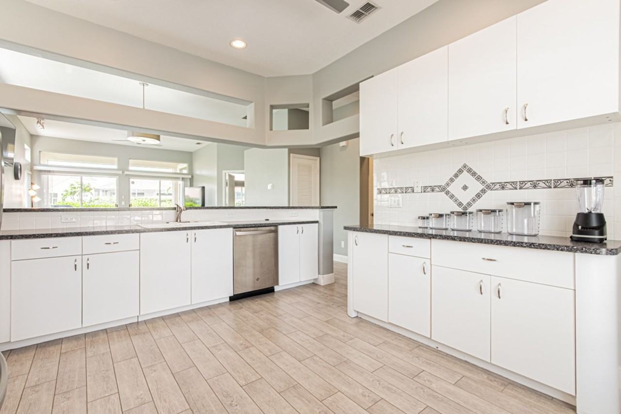 12855 Devonshire Lakes Cir - Photo 7 of 49