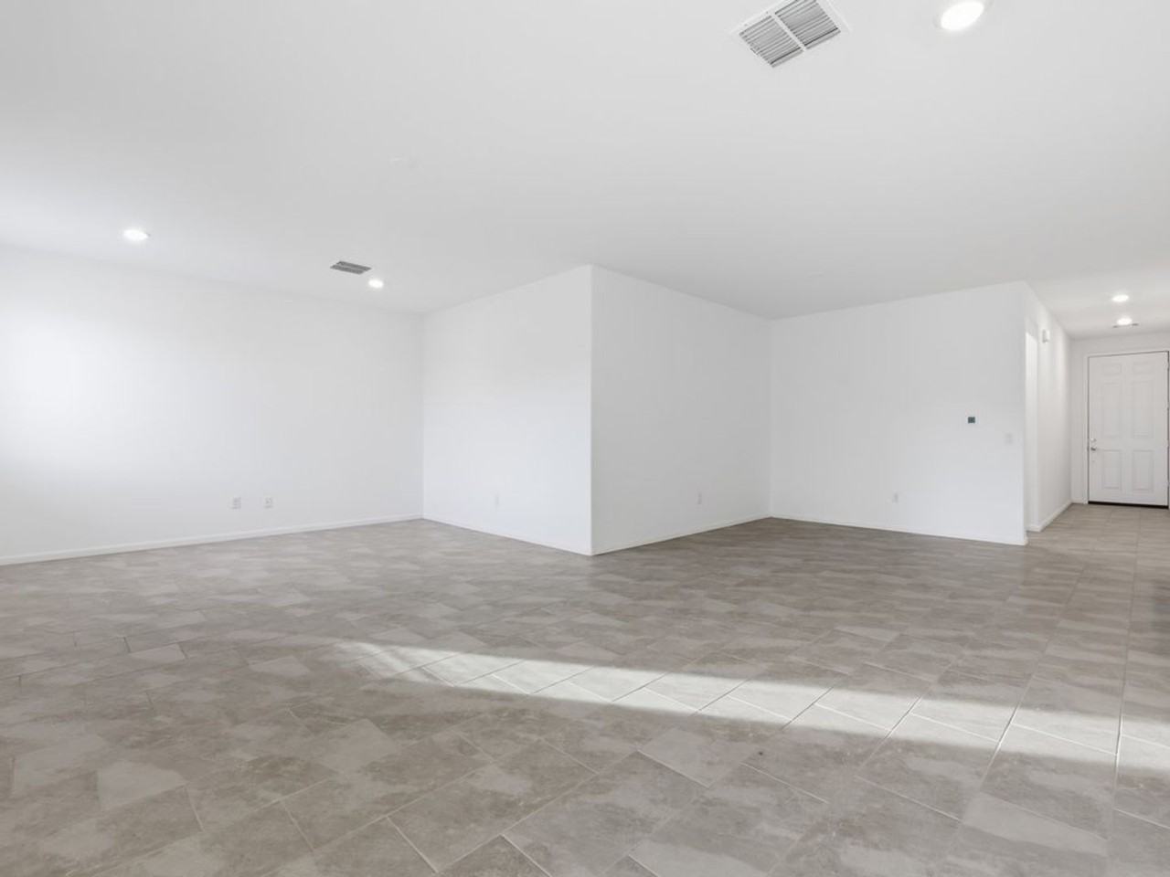 12395 N Pomeroy Ave - Photo 5 of 40