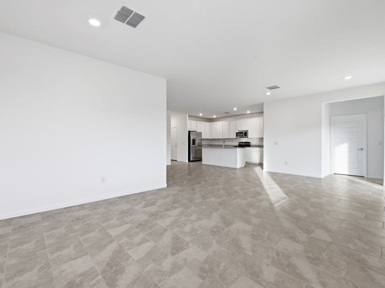 12395 N Pomeroy Ave - Photo 6 of 40