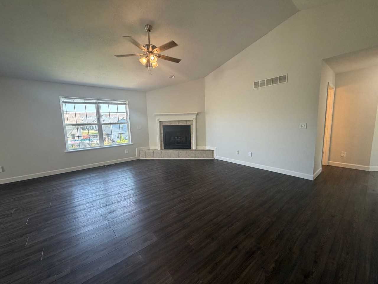 135 Lyle Curtis Cir - Photo 4 of 33