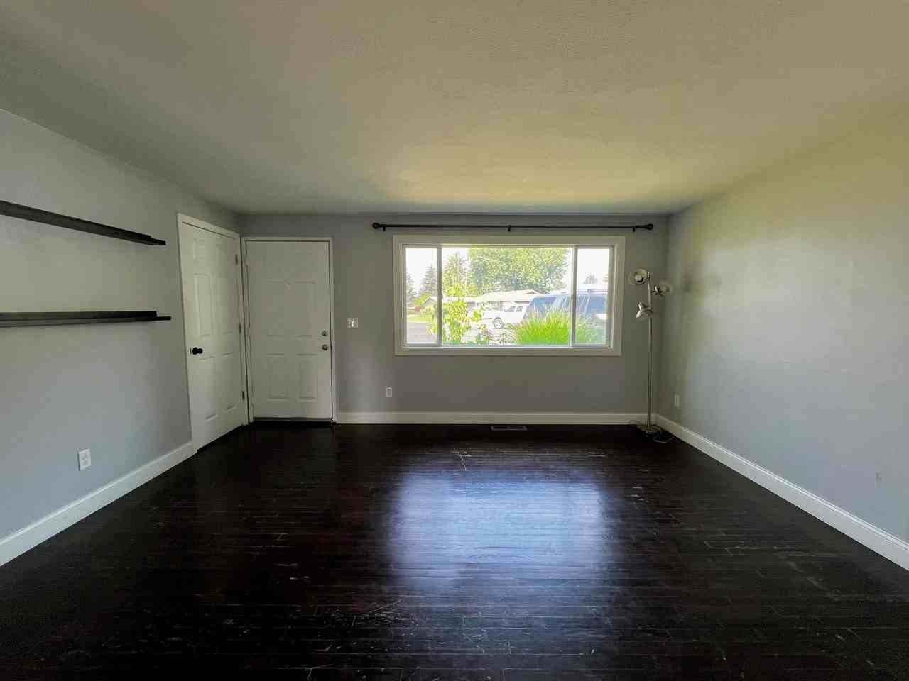 3702 Parkway Pl - Photo 4 of 18