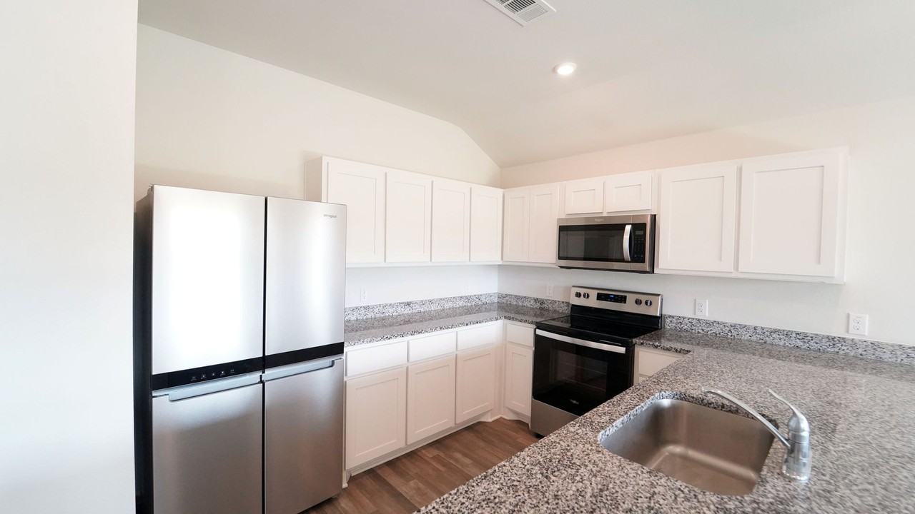 501 Jameson St - Photo 2 of 14