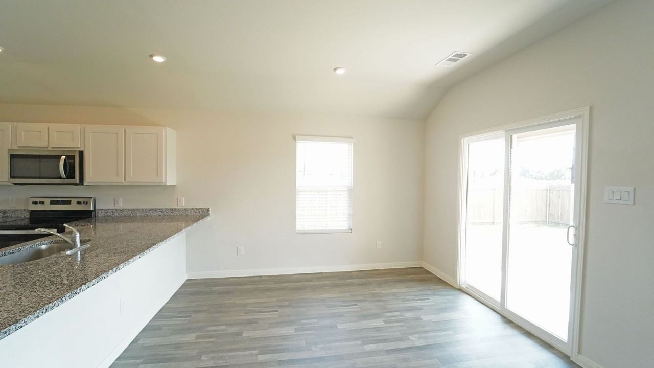 501 Jameson St - Photo 3 of 14