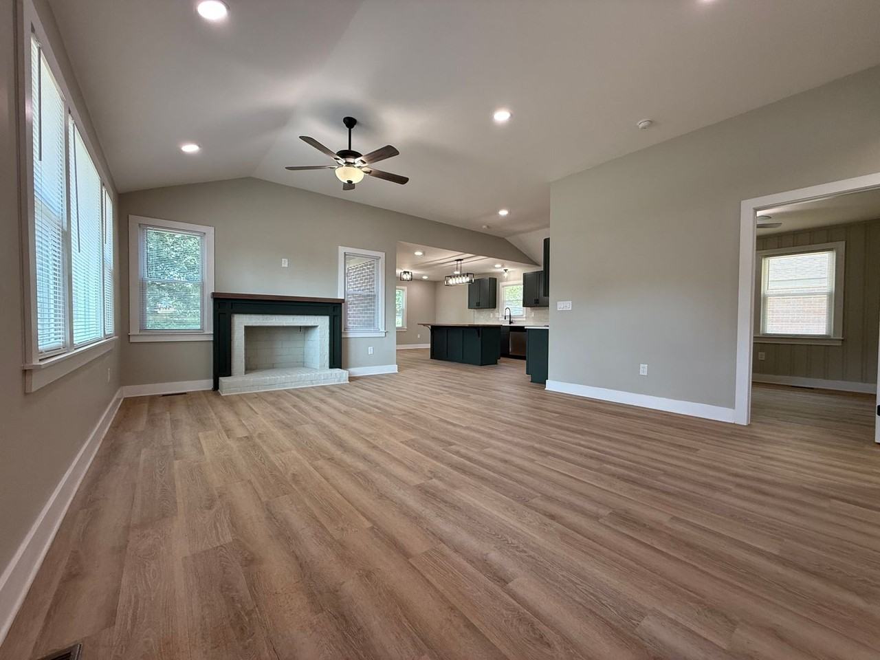 201 Meadors Ave - Photo 7 of 21