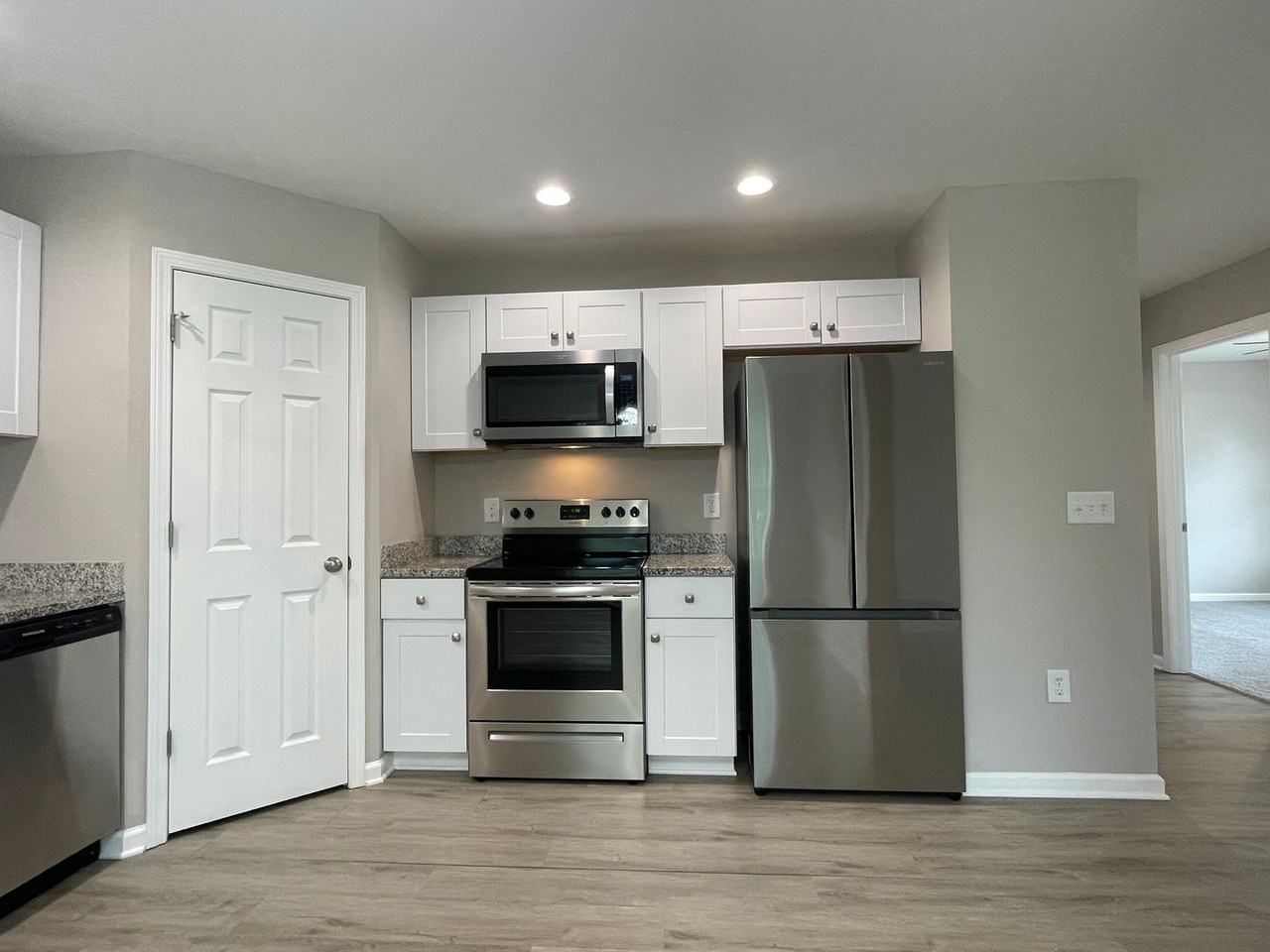 605 Frank St - Photo 4 of 20