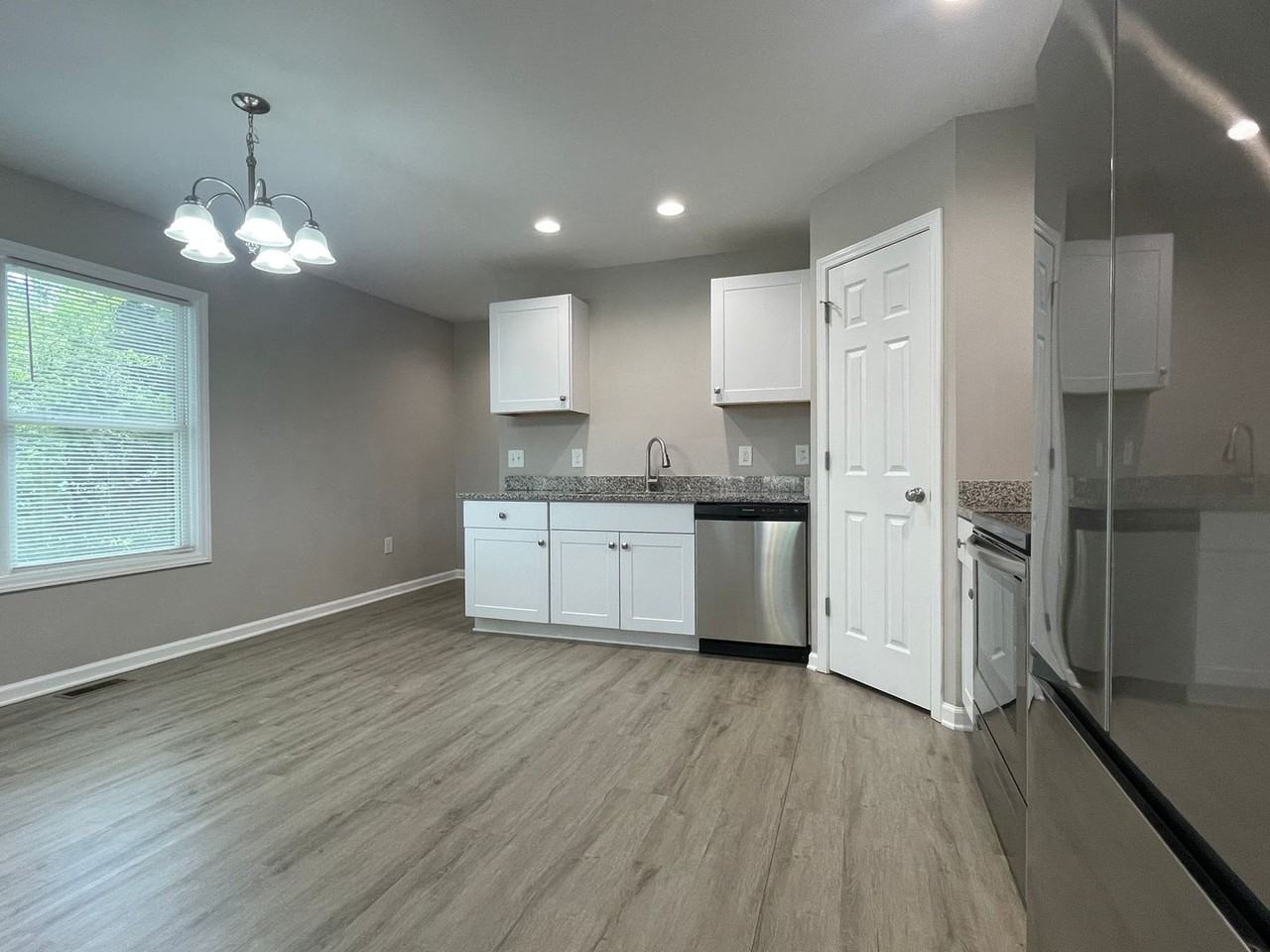 605 Frank St - Photo 5 of 20