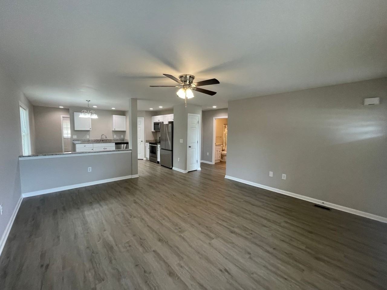 605 Frank St - Photo 6 of 20
