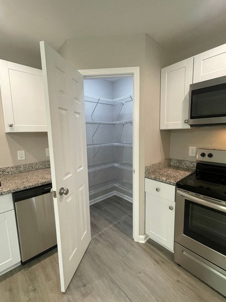 605 Frank St - Photo 7 of 20