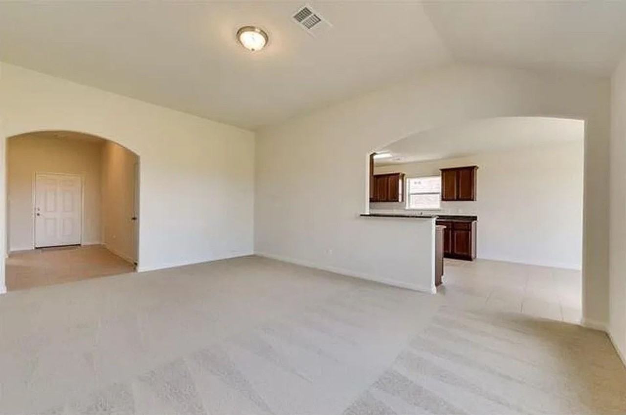 1323 Chapman Dr - Photo 2 of 16