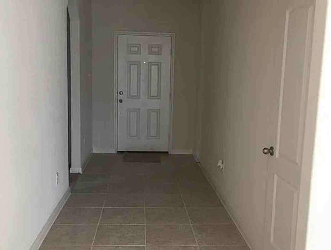 1323 Chapman Dr - Photo 3 of 16