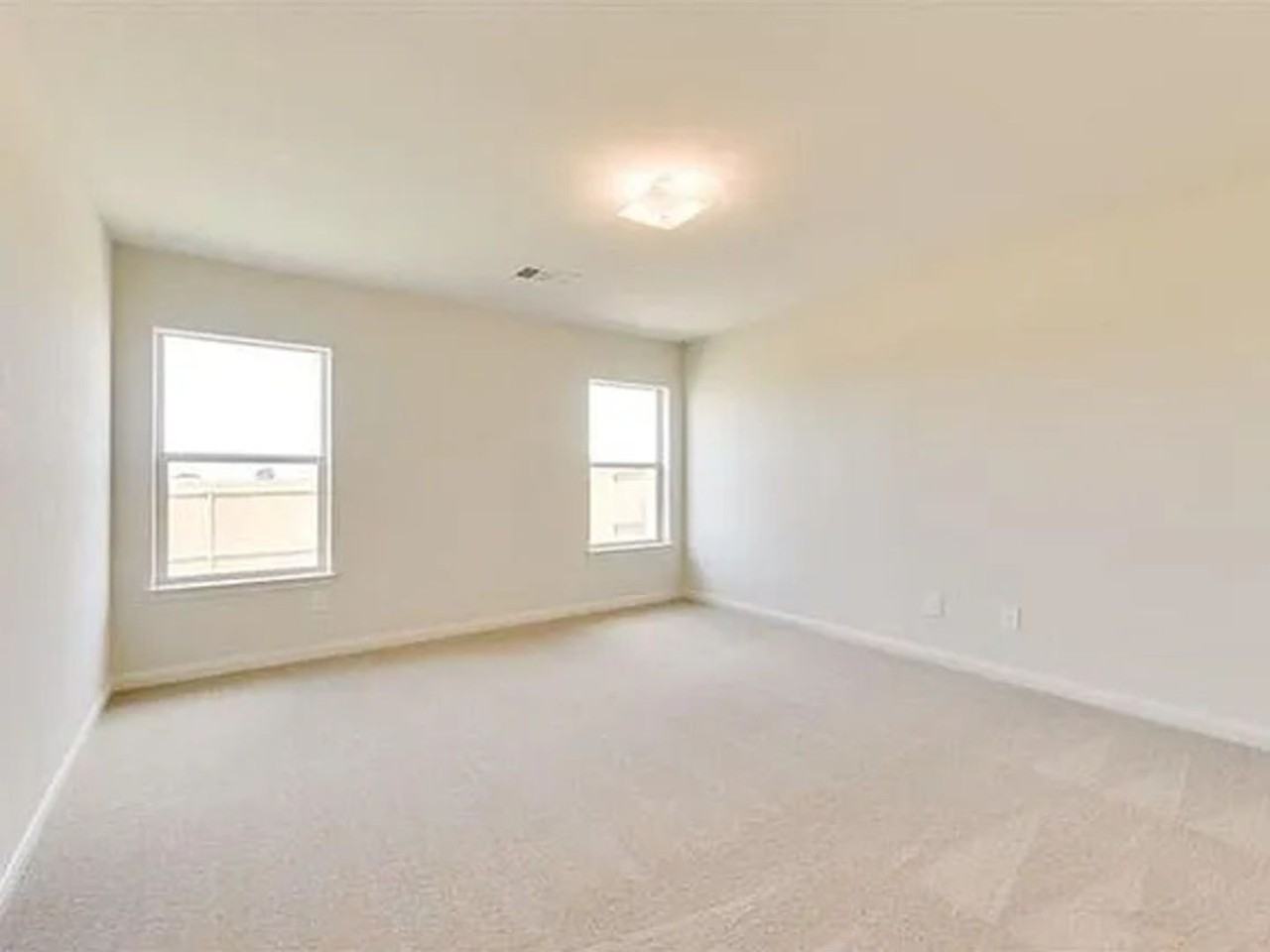 1323 Chapman Dr - Photo 5 of 16